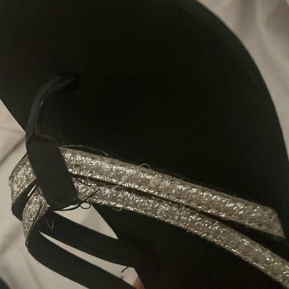 Sparkly flip-flops - Picture 3 of 4